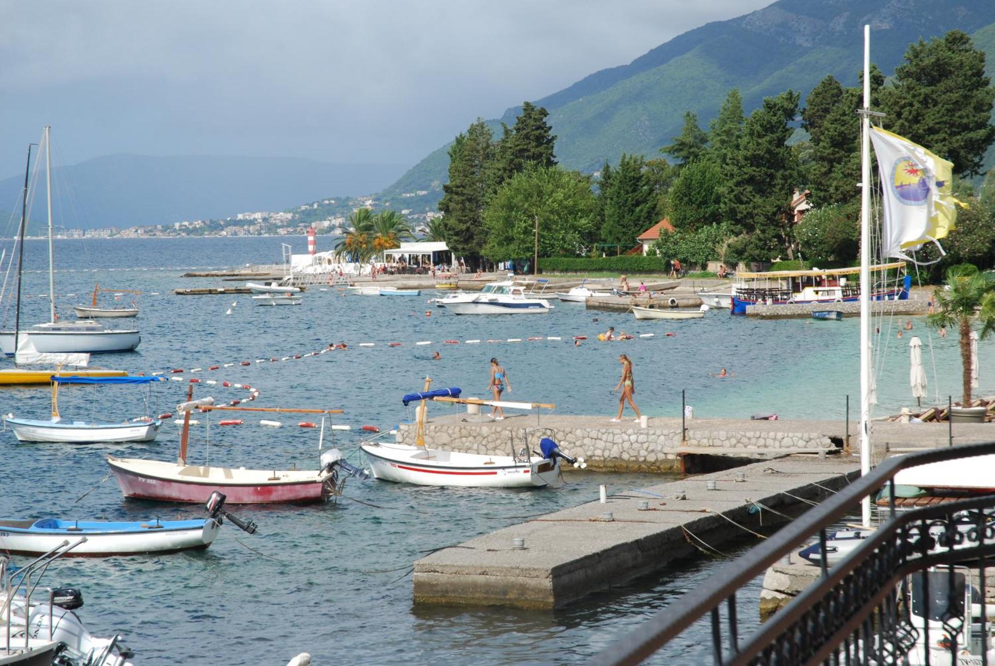 Rustico Apartments Tivat Exteriör bild